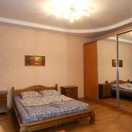 1-Room Apartment 50M2 On Metalurhiv Avenue 17, By Grandhome Запоріжжя Екстер'єр фото
