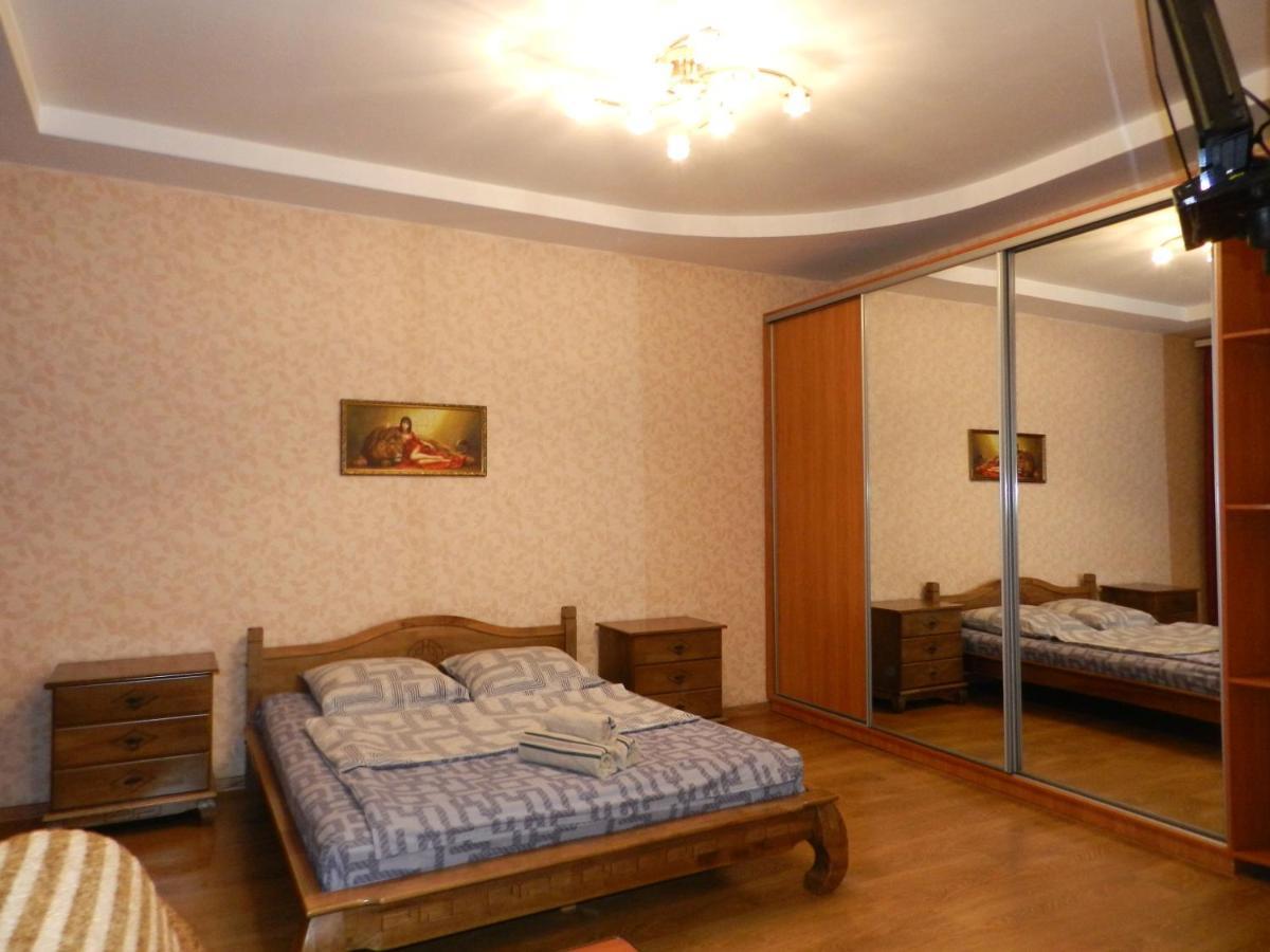 1-Room Apartment 50M2 On Metalurhiv Avenue 17, By Grandhome Запоріжжя Екстер'єр фото