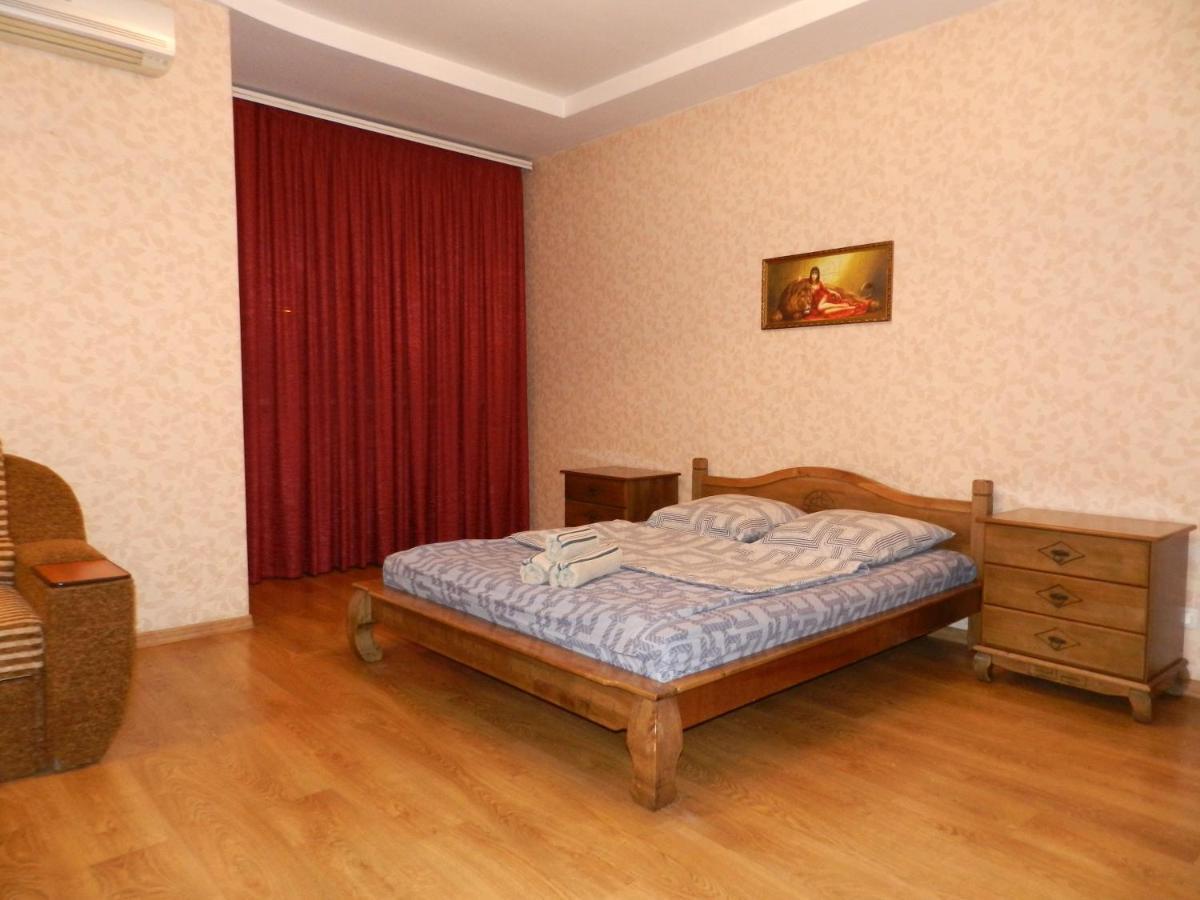 1-Room Apartment 50M2 On Metalurhiv Avenue 17, By Grandhome Запоріжжя Екстер'єр фото